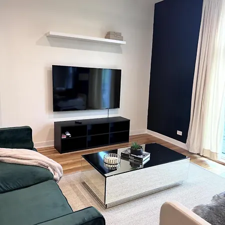 Vogue Bucktown Suite